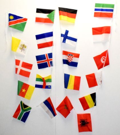 Flags of different countries, 28x19 cm, 21 pieces, string /400906/